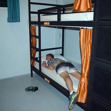 Revolution Siem Reap Hostel Eksteriør bilde