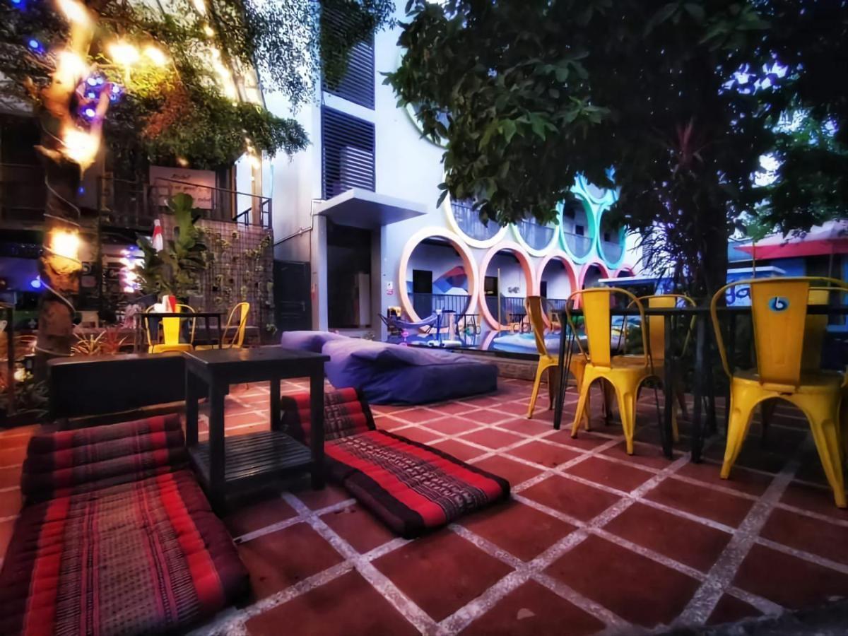 Revolution Siem Reap Hostel Eksteriør bilde
