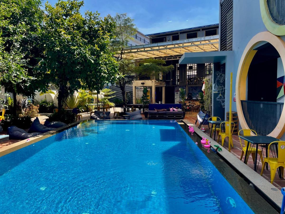 Revolution Siem Reap Hostel Eksteriør bilde