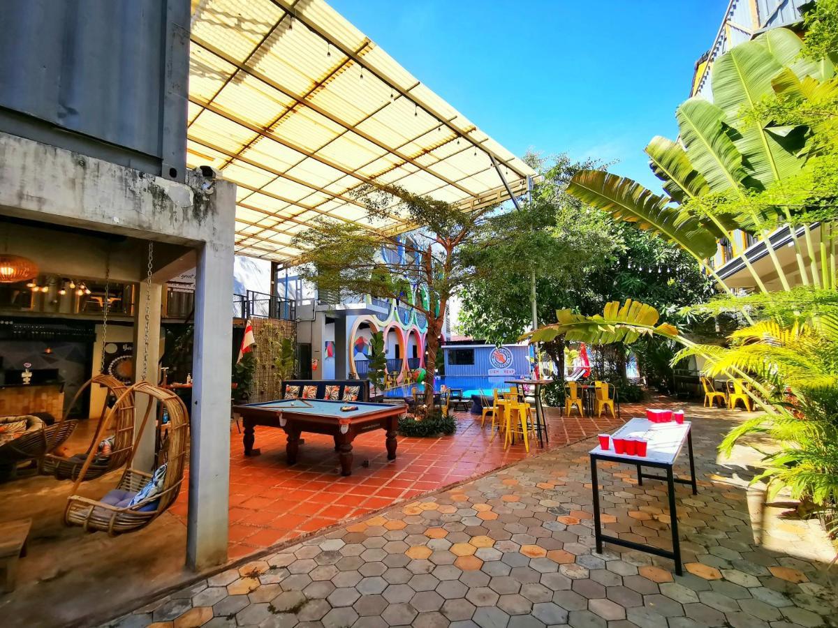 Revolution Siem Reap Hostel Eksteriør bilde